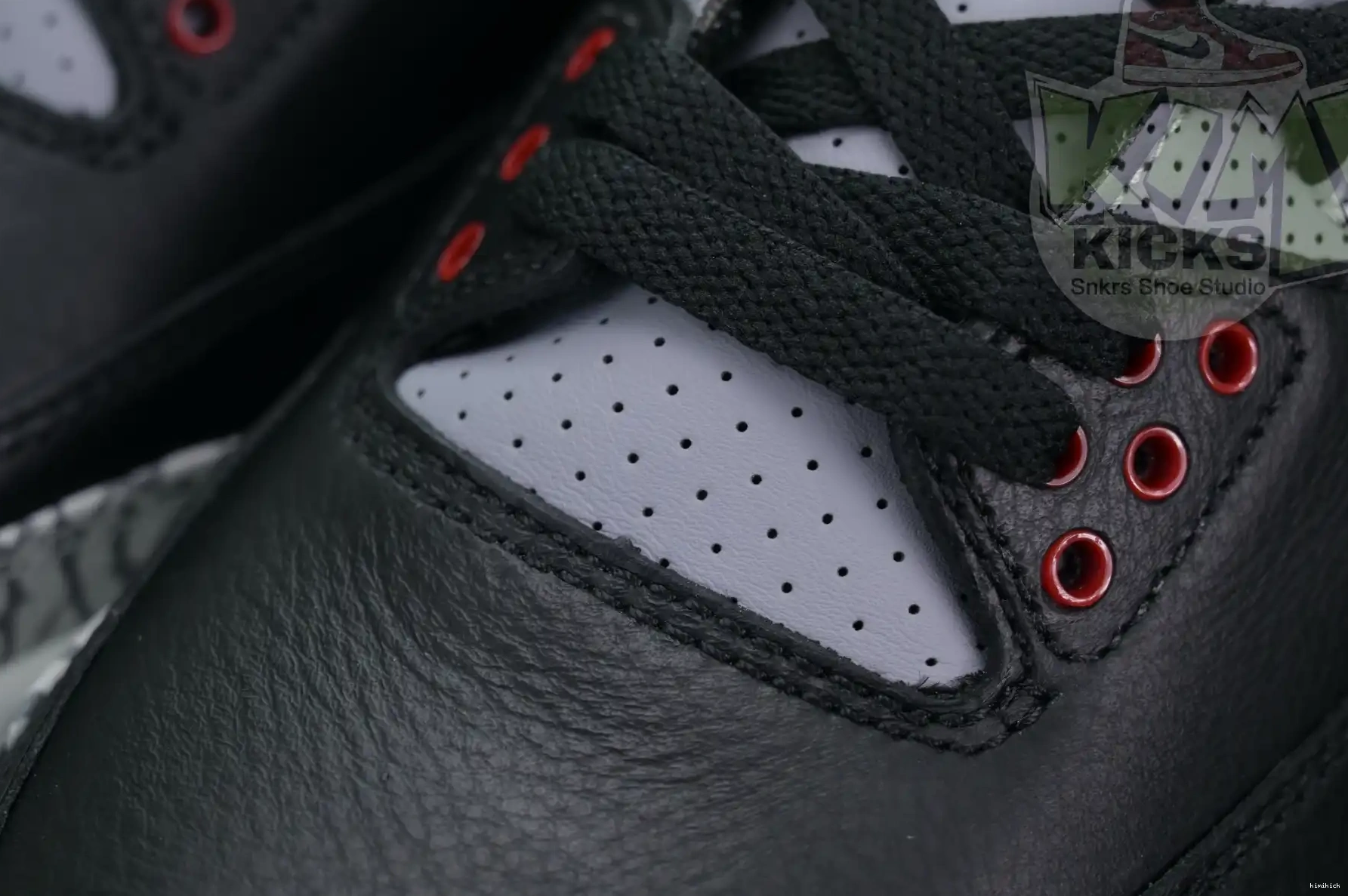 Reimagined” 3“Black Cement Jordan Air Kimikick 0421